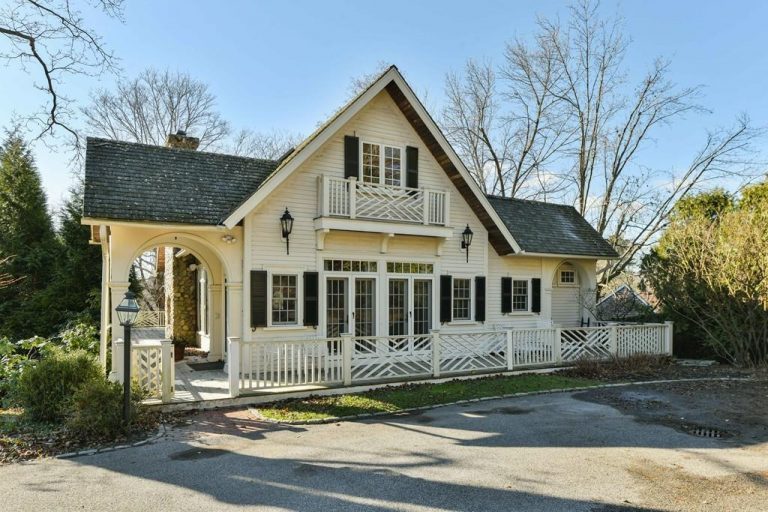 Photo of 255 Adams St.  Carriage House