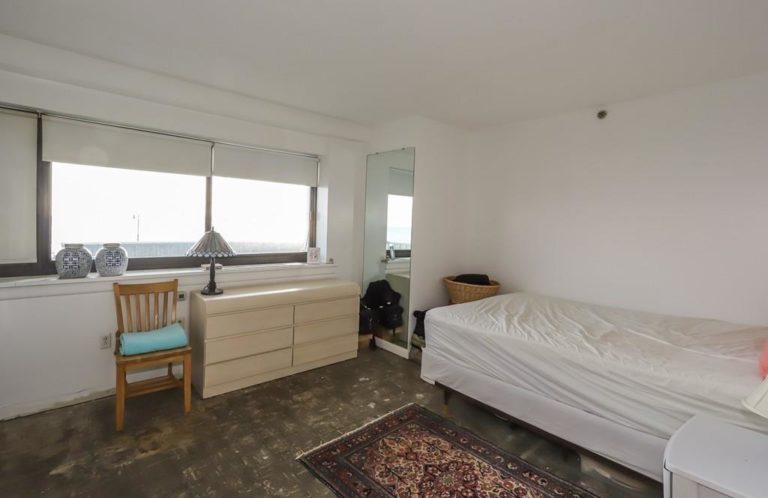 Photo of 300 Lynn Shore Drive #200