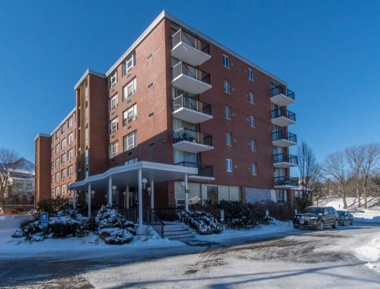 Photo of 20 Hammond Pond Pkwy #407