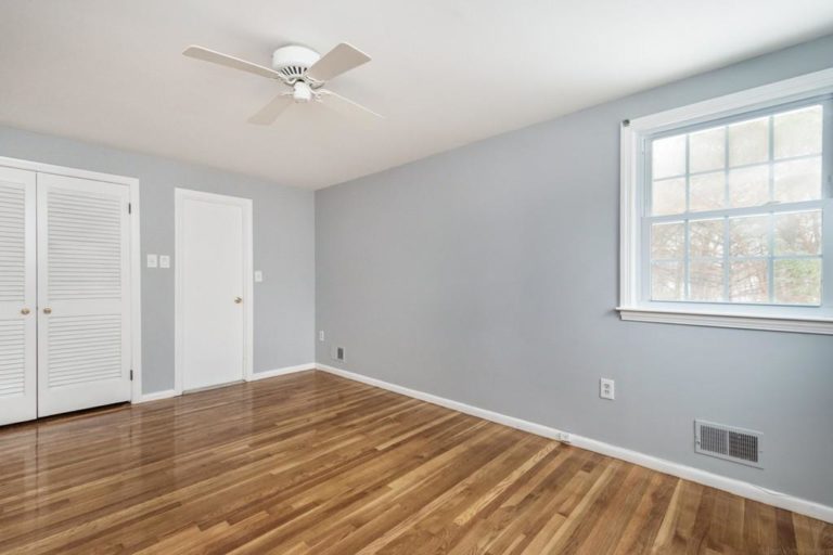 Photo of 6 Woodmere rd