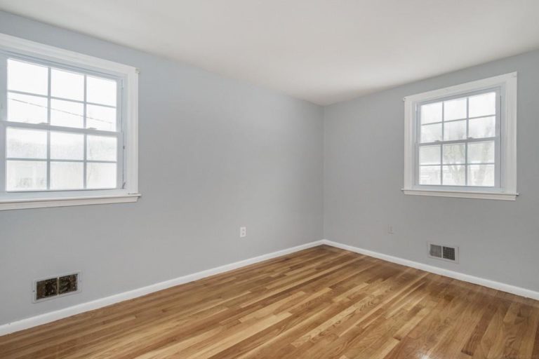 Photo of 6 Woodmere rd