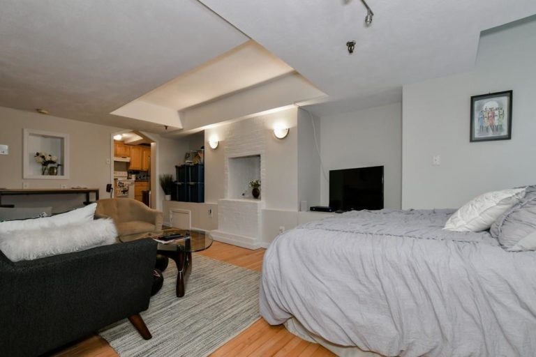 Photo of 135 Commonwealth Ave #1