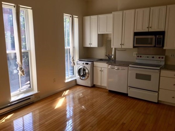 Photo of 247 Shawmut Ave #2